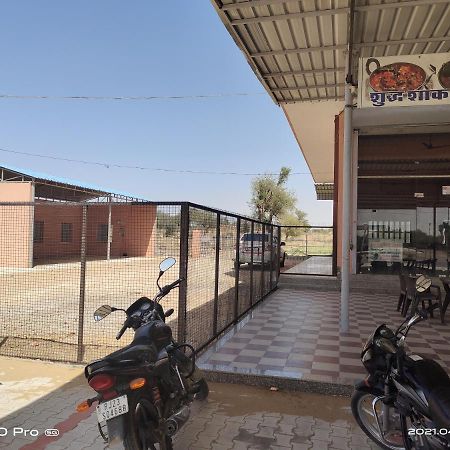 Hotel Purnima Palace Fatehpur  外观 照片