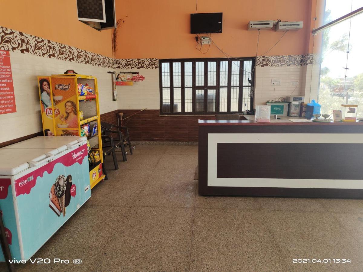 Hotel Purnima Palace Fatehpur  外观 照片