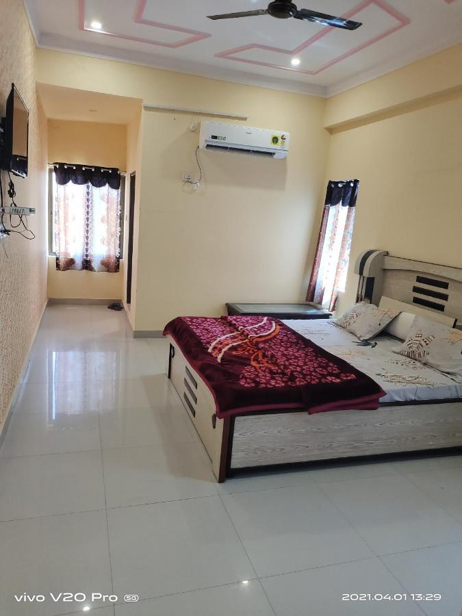 Hotel Purnima Palace Fatehpur  外观 照片